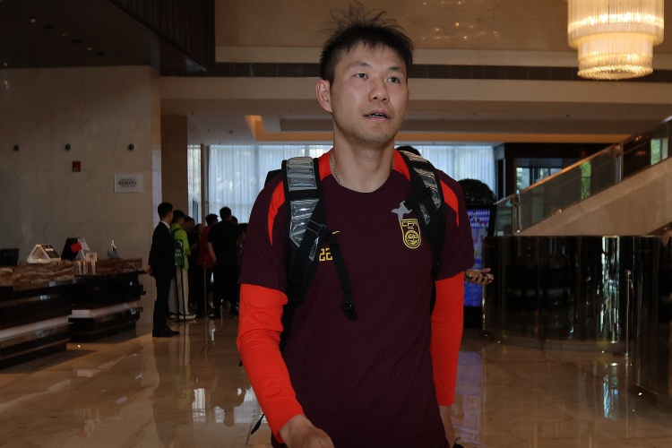 李源一3次助攻位居助攻榜榜首，李璇：再看伊萬發言覺得有種錯亂